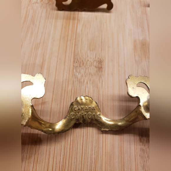 Set of 5 Vintage French Provincial Style Drawer Pulls Brass Tone - Picture 7 of 11